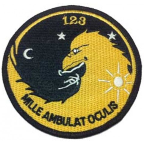 Escudo parche bordado 123 Sol y Luna "Mille Ambulat Oculis"